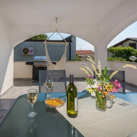 Appartamento Family Patio Vir Esterno foto